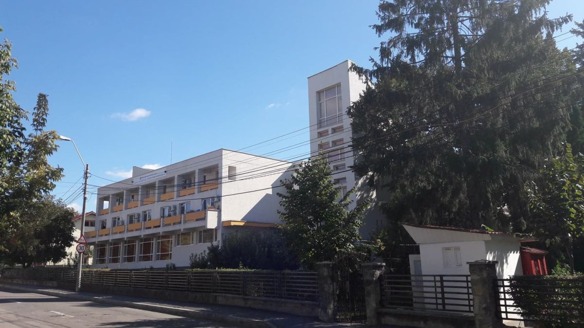 La Căminul „Sfânta Parascheva” din Iași, centru rezidențial pentru persoane vârstnice, care asigură asistență și îngrijire socială, vineri, 8 martie, începând cu ora 13.00, femeile vor primi flori și mărțișoare în cadrul proiectului LUNA PENTRU VIAŢĂ.