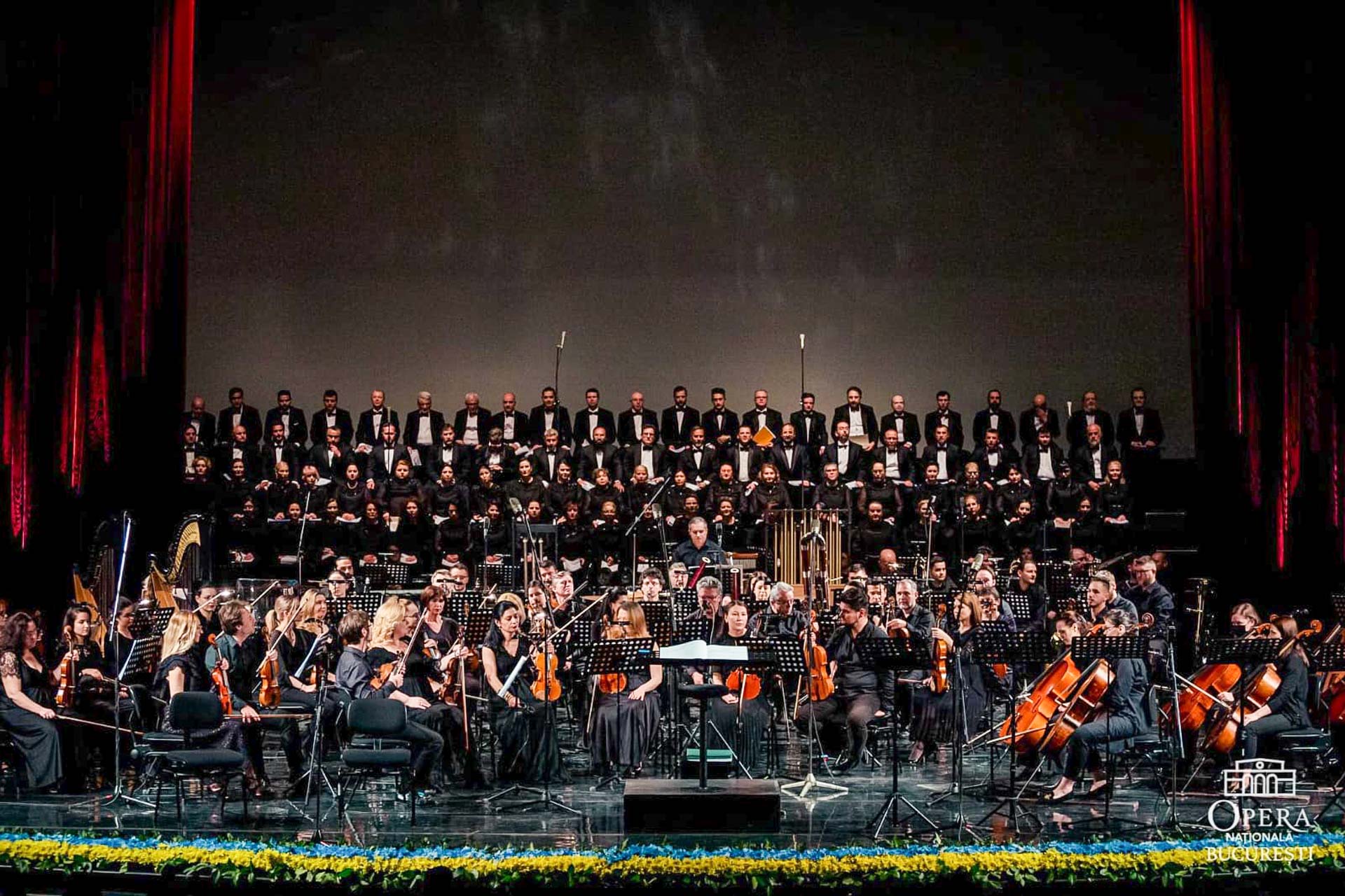 orchestră pe scenă