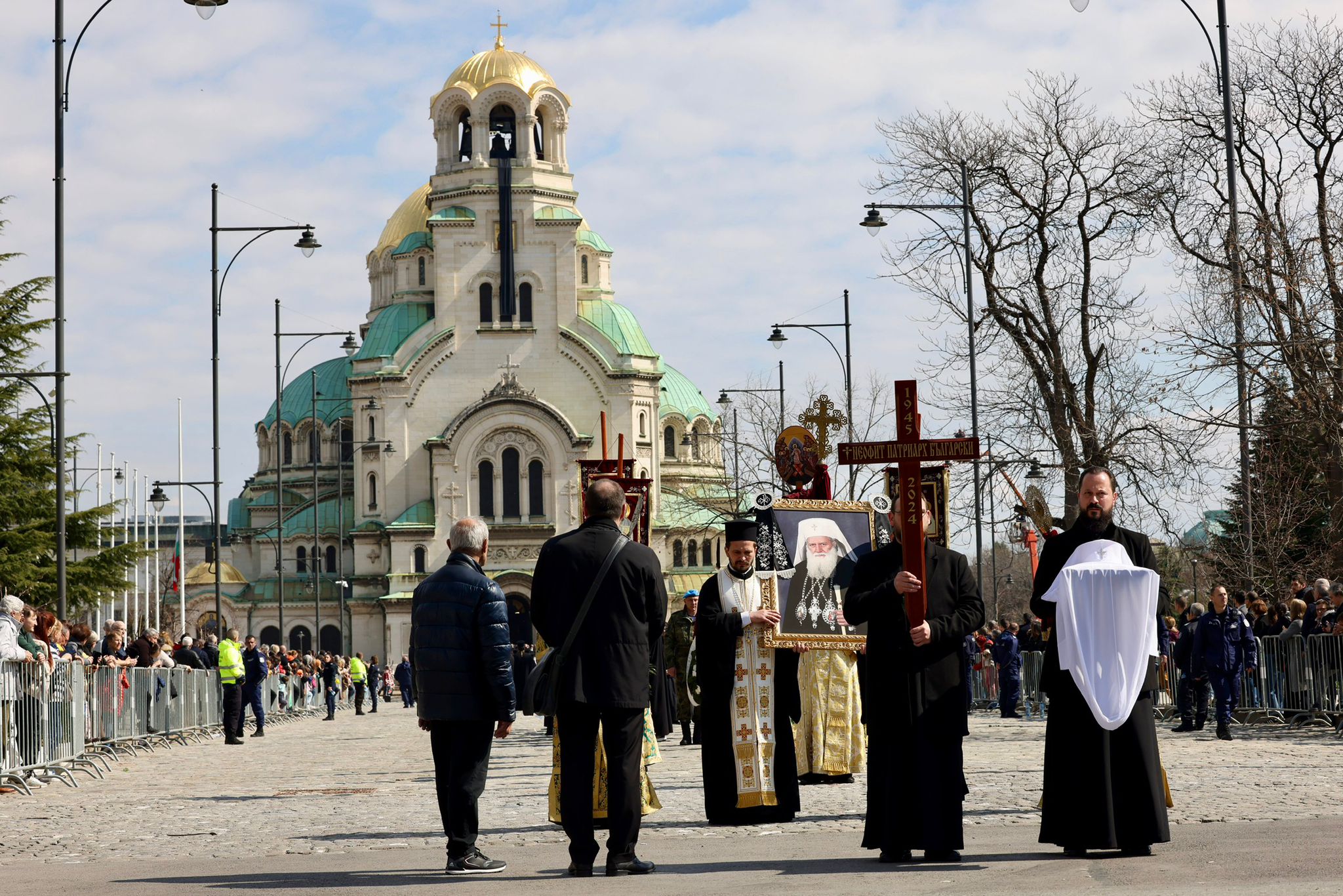 Credincioși, clerici și ierarhi l-au petrecut la locul de veci pe Patriarhul Neofit al Bulgariei