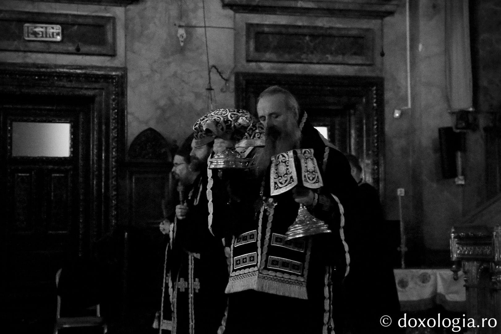 IPS Teofan săvârșind Sfânta Liturghie la Catedrala Mitropolitană