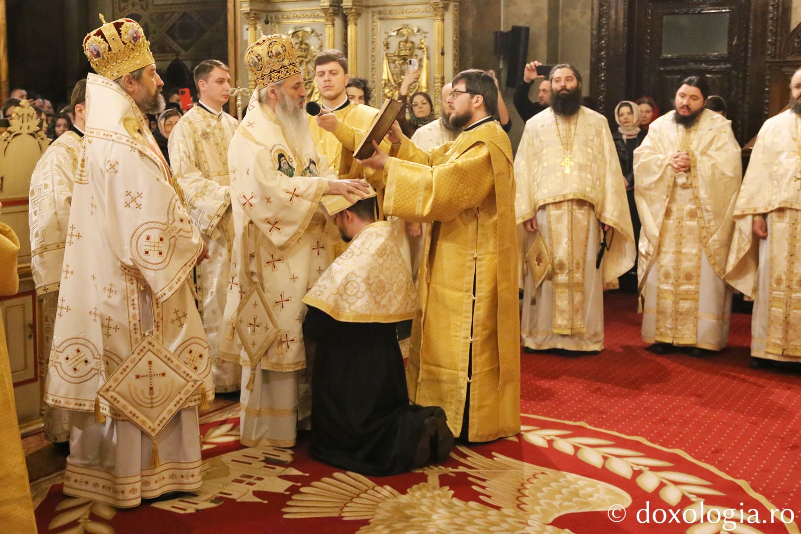 hirotesie întru citeț