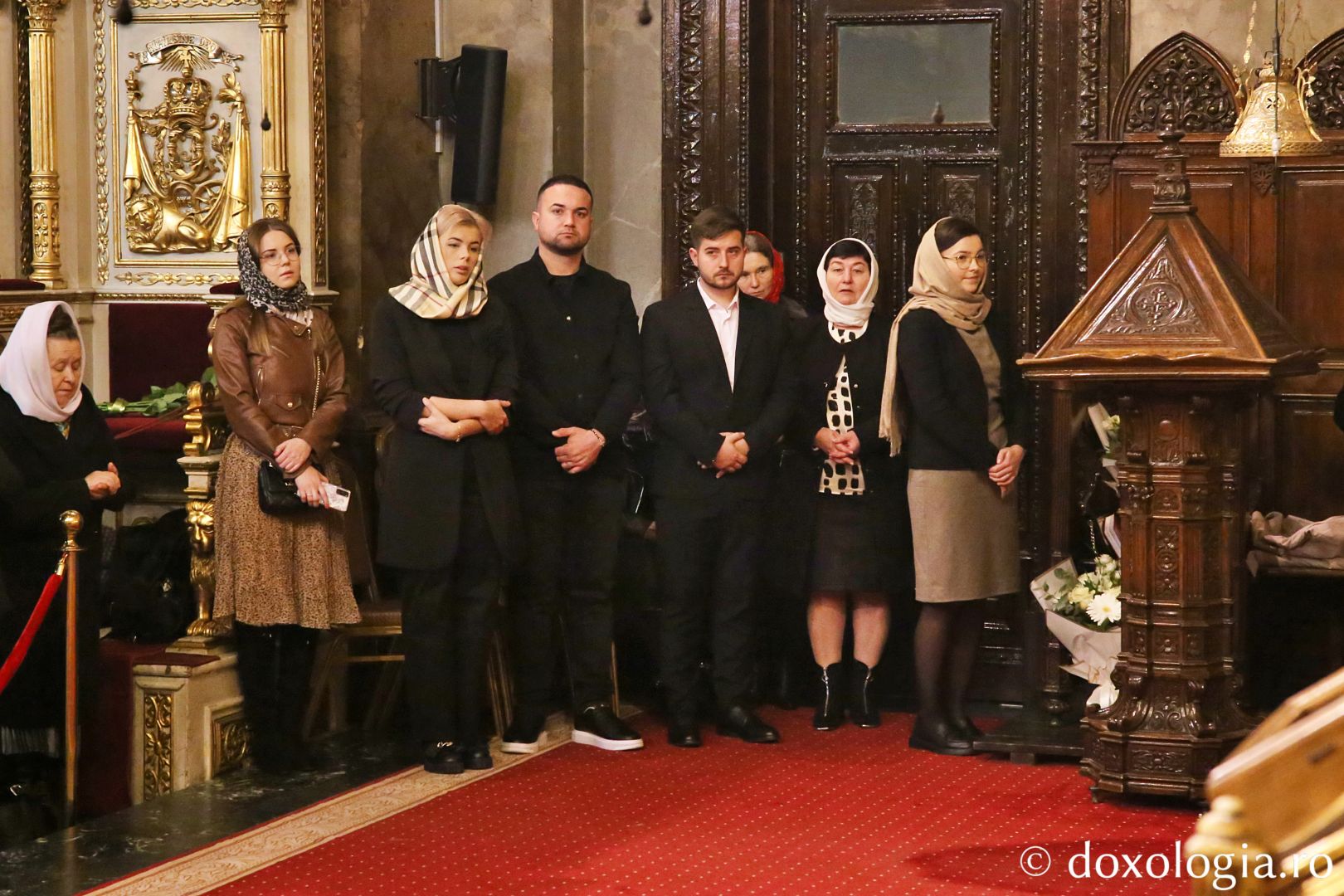 credincioși la Sfânta Liturghie