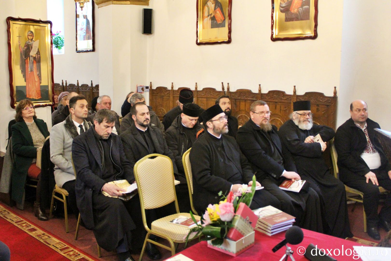 preoți la conferință