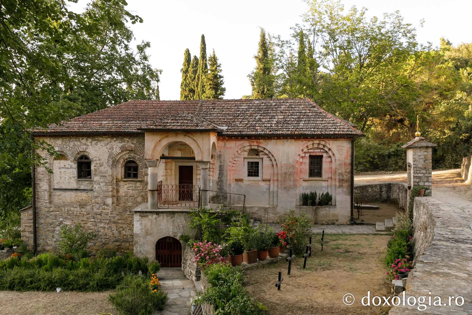 Paraclisul cimitirului și osuarul Mănăstirii Hilandar