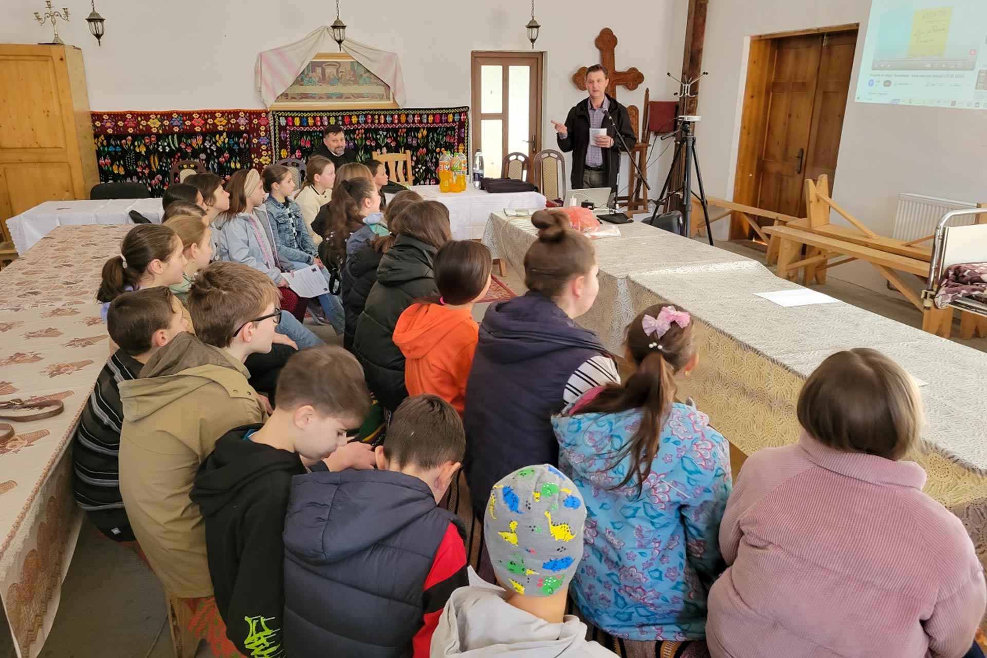 Parohiile „Sfântul Ierarh Nicolae” Bohotin și „Sfinții Voievozi” Isaiia au desfășurat un proiect în cadrul  Concursului Național Catehetic 2024