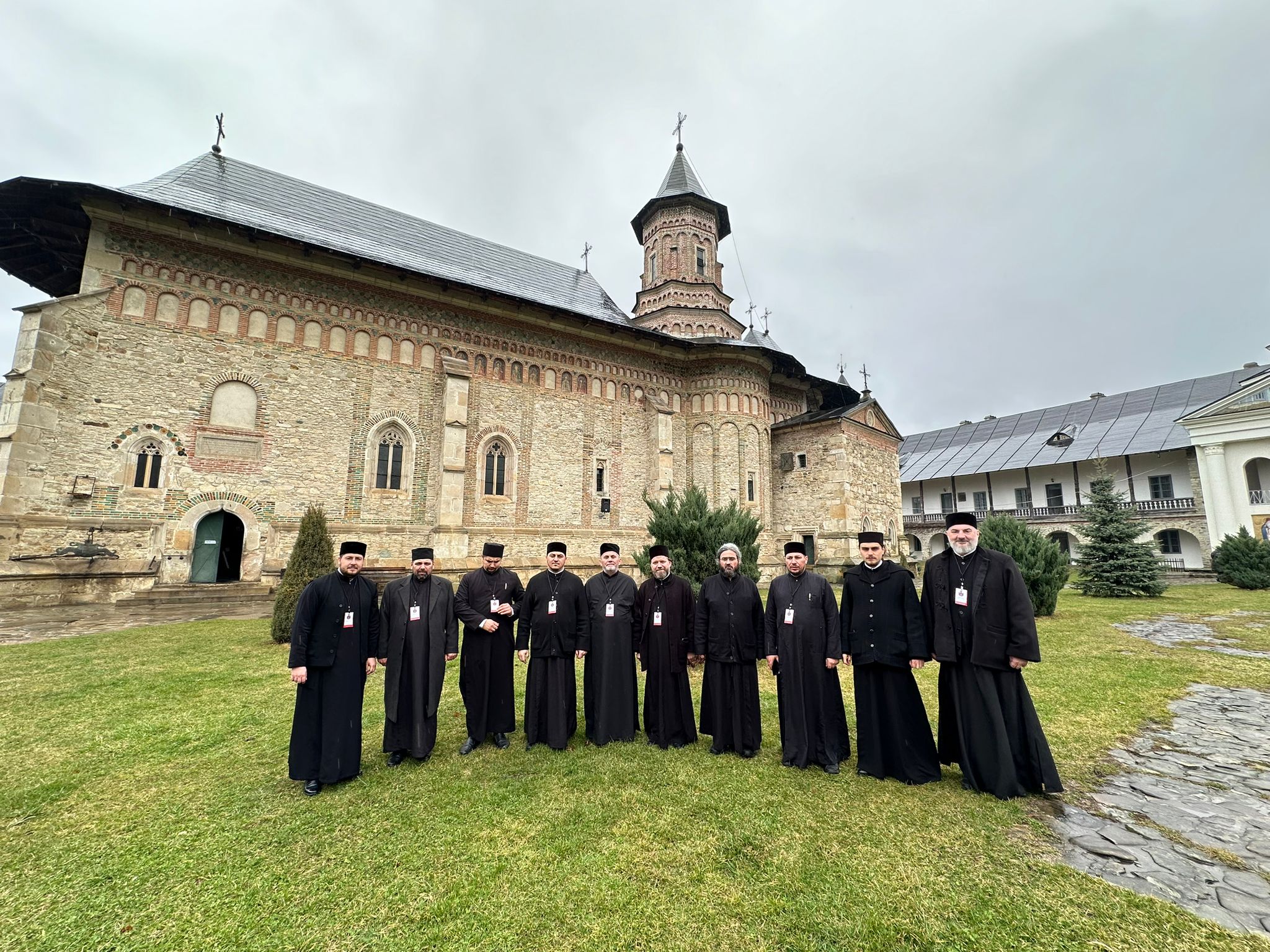 Un grup de preoți din Episcopia Daciei Felix în pelerinaj la Mănăstirea Neamț