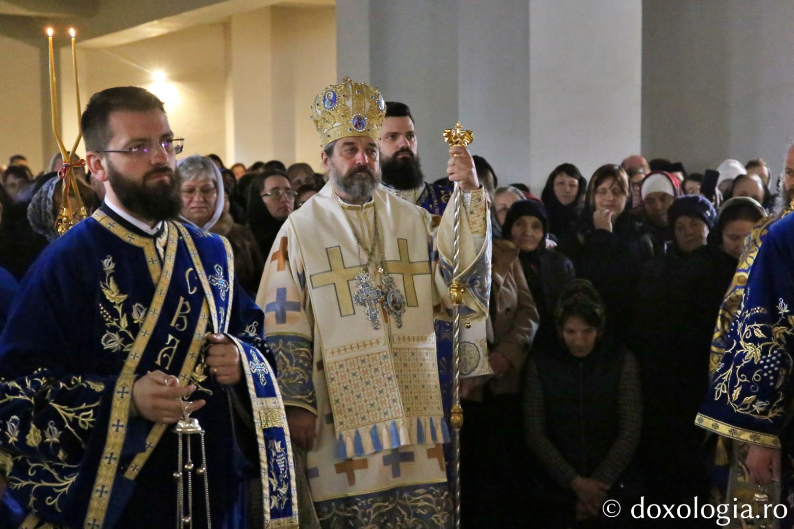„În această zi, fericirea Maicii Domnului este și nouă pusă la inimă” | Buna Vestire la Mănăstirea Sihăstria Voronei / Foto: Flavius Popa PS Nichifor Botoșăneanul săvârșind Sfânta Liturghie la Mănăstirea Sihăstria Voronei