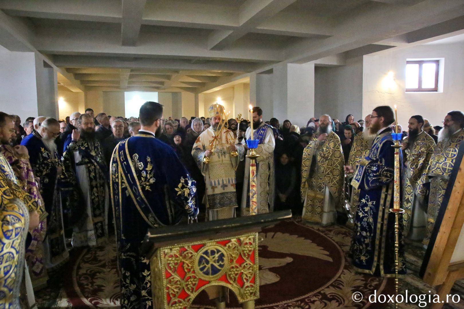 „În această zi, fericirea Maicii Domnului este și nouă pusă la inimă”