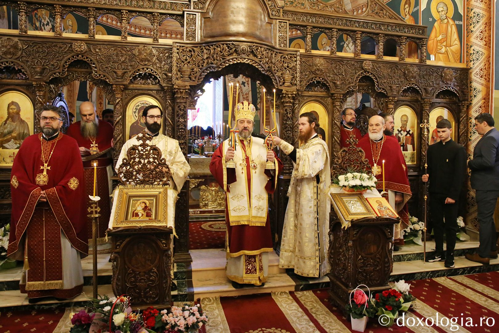 PS Nichifor Botoșăneanul, Episcop-vicar al Arhiepiscopiei Iașilor, la Parohia Vlădiceni din județul Neamț / Foto: Flavius Popa PS Nichifor Botoșăneanul, Episcop-vicar al Arhiepiscopiei Iașilor, la Parohia Vlădiceni din județul Neamț