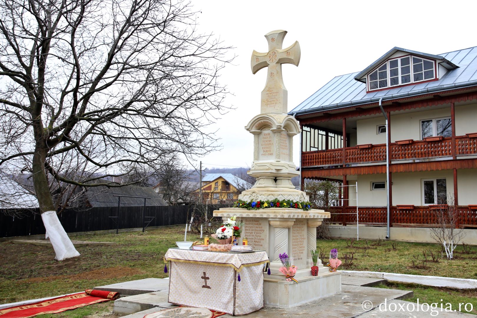 Monumentul ridicat în memoria eroilor din Vlădiceni / Foto: Flavius Popa Monumentul ridicat în memoria eroilor din Vlădiceni