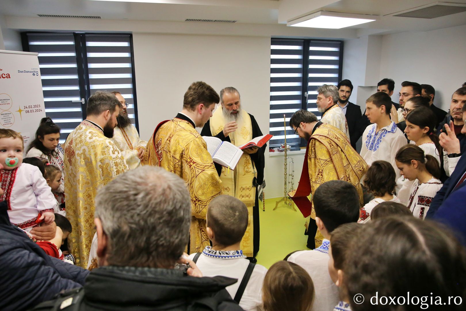 IPS Teofan sfințind Clinica Veronica