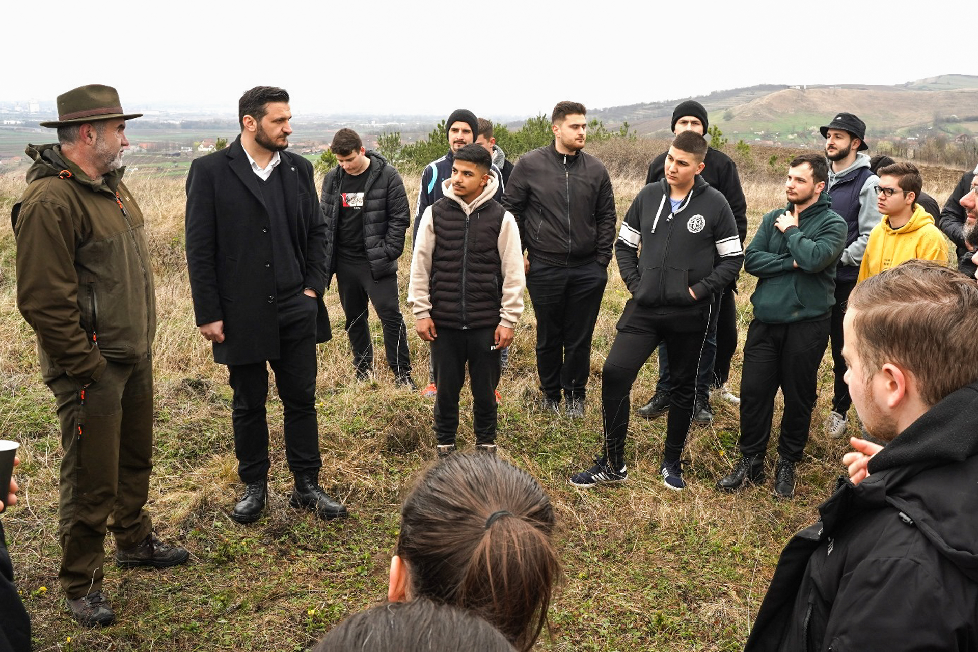 Ziua Mondială a Plantațiilor Forestiere, marcată de ASCOR Alba Iulia și Seminarul Teologic prin sădirea a 300 de puieți forestieri