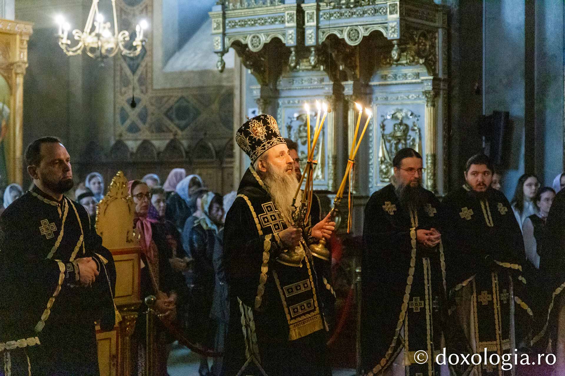 La înjumătățirea Postului IPS Teofan a săvârșit Liturghia Darurilor la Catedrala Mitropolitană din Iași