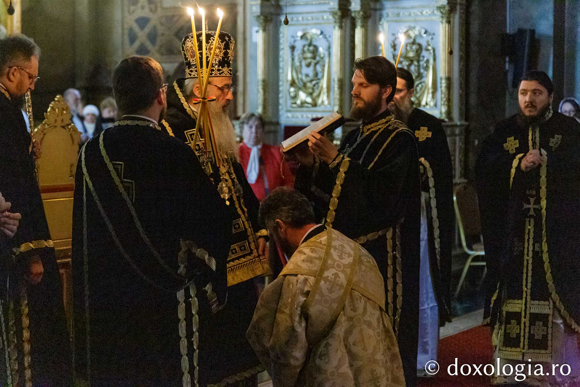 La înjumătățirea Postului IPS Teofan a săvârșit Liturghia Darurilor la Catedrala Mitropolitană din Iași