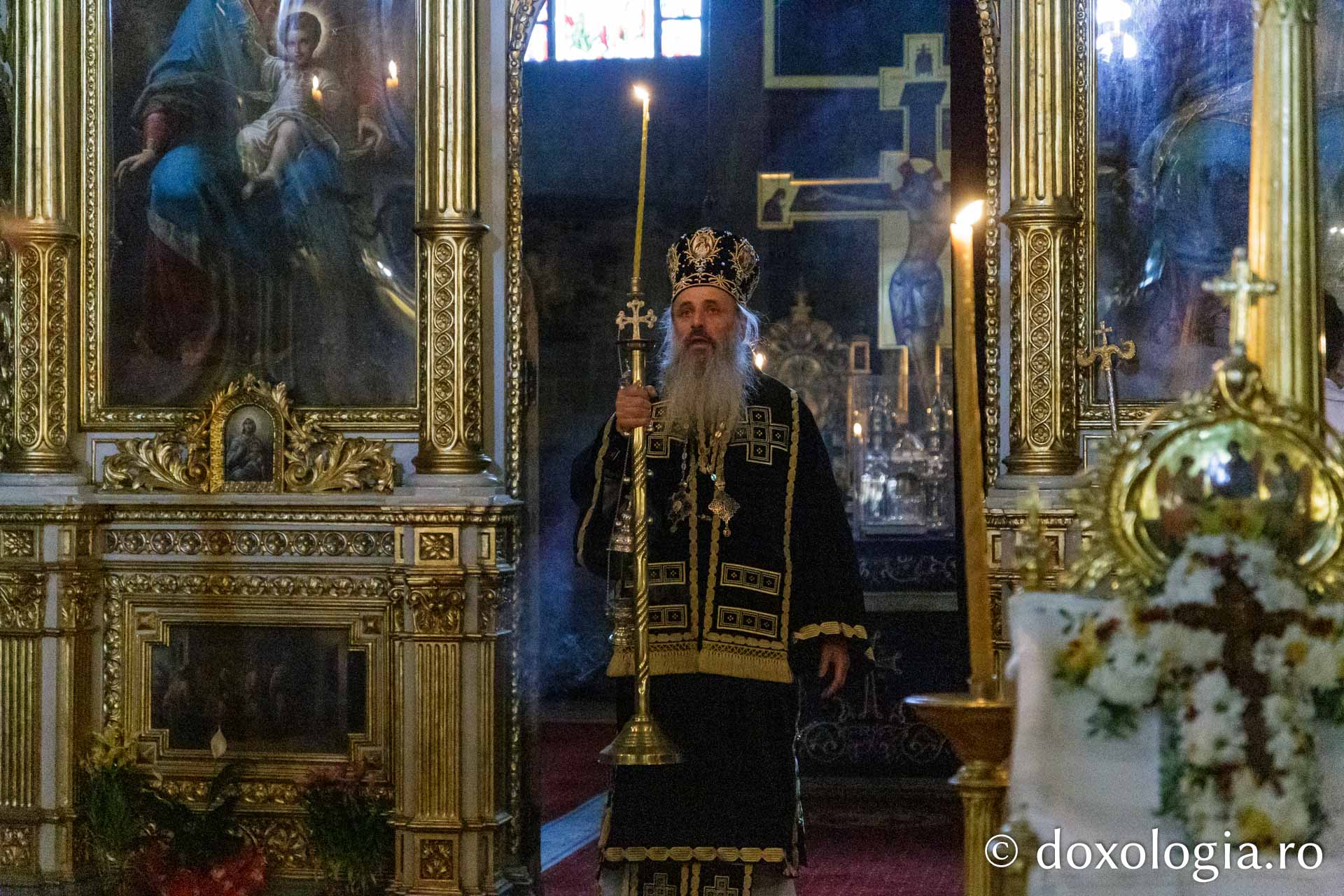 La înjumătățirea Postului IPS Teofan a săvârșit Liturghia Darurilor la Catedrala Mitropolitană din Iași