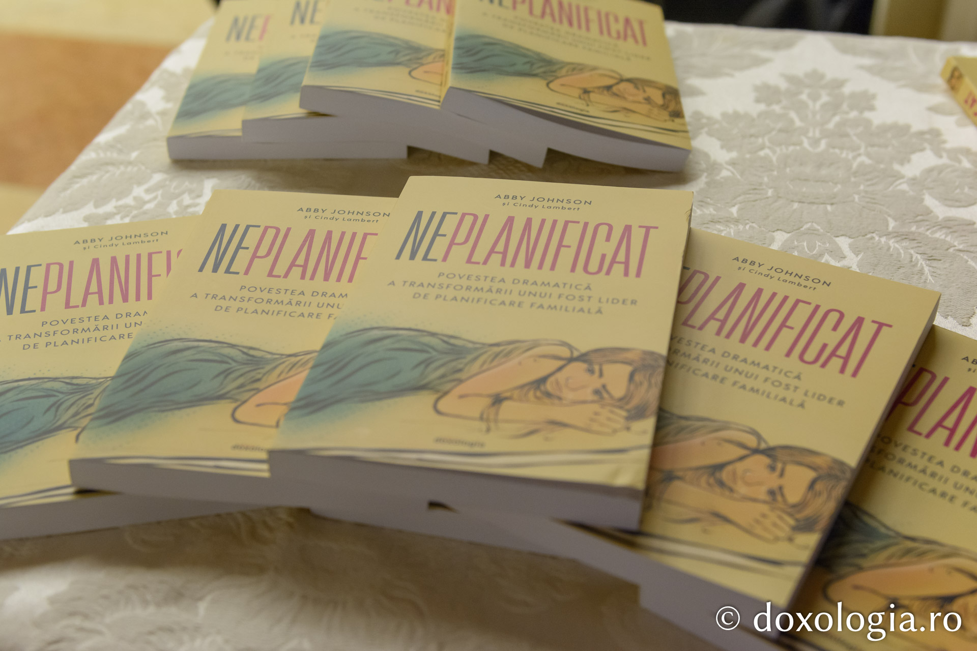 Lansarea cărții „Neplanificat” a autoarei Abby Johnson