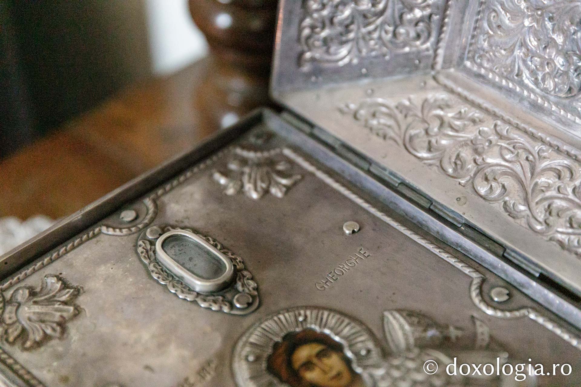 Racla cu moaștele Sfântului Mare Mucenic Gheorghe