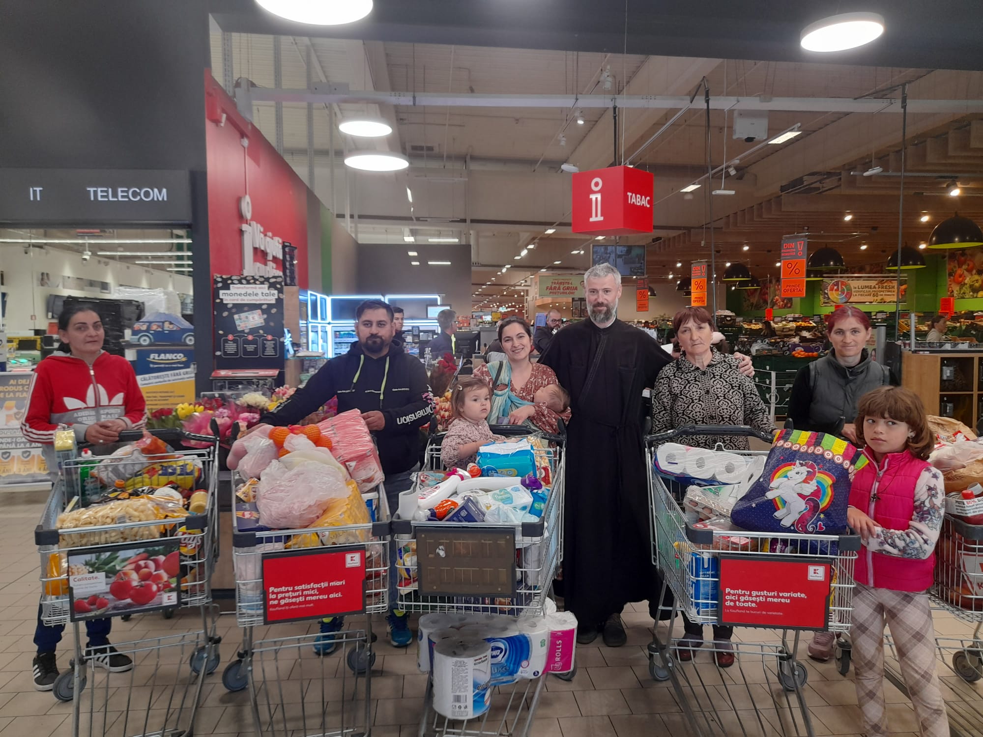 Biroul Pro Vita din cadrul Protopopiatului Iaşi 2 a adus bucurie de sărbători pentru 5 familii numeroase