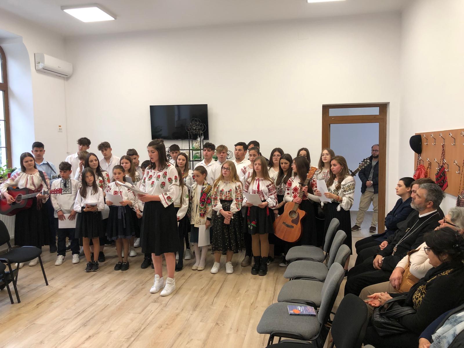 Expoziție de ouă încondeiate în cadrul evenimentului „Lumină din suflet de copil”