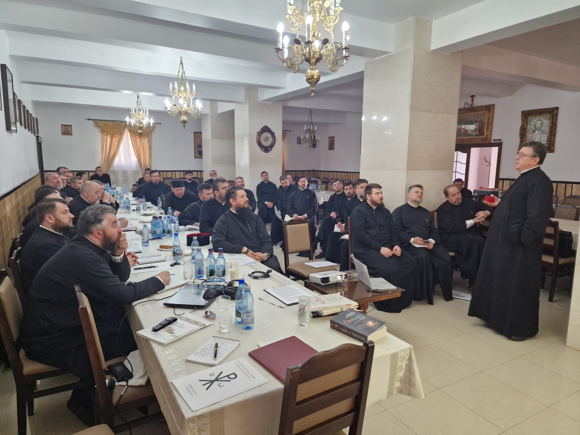 Atelier de lucru dedicat abordării fenomenului eterodox pentru preoții din județul Botoșani