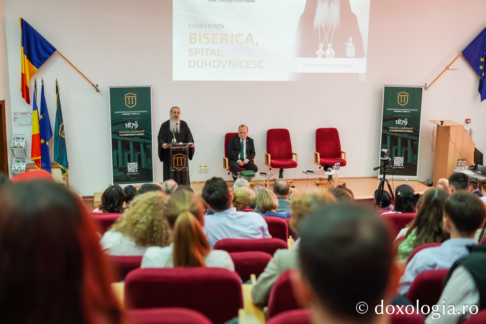 IPS Teofan a susțitut o conferiță la UMF Iași. Tema întâlnirii Biserica, spital duhovnicesc