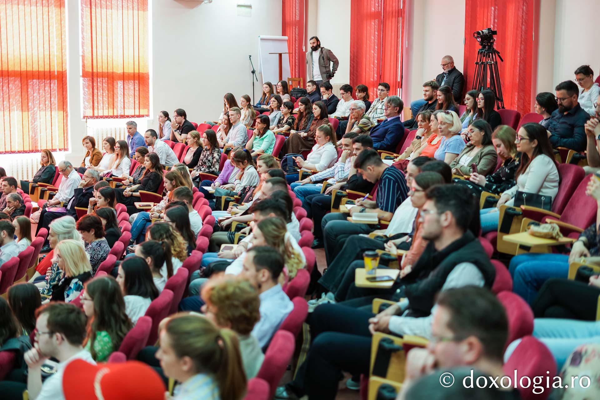 IPS Teofan a susțitut o conferiță la UMF Iași. Tema întâlnirii Biserica, spital duhovnicesc