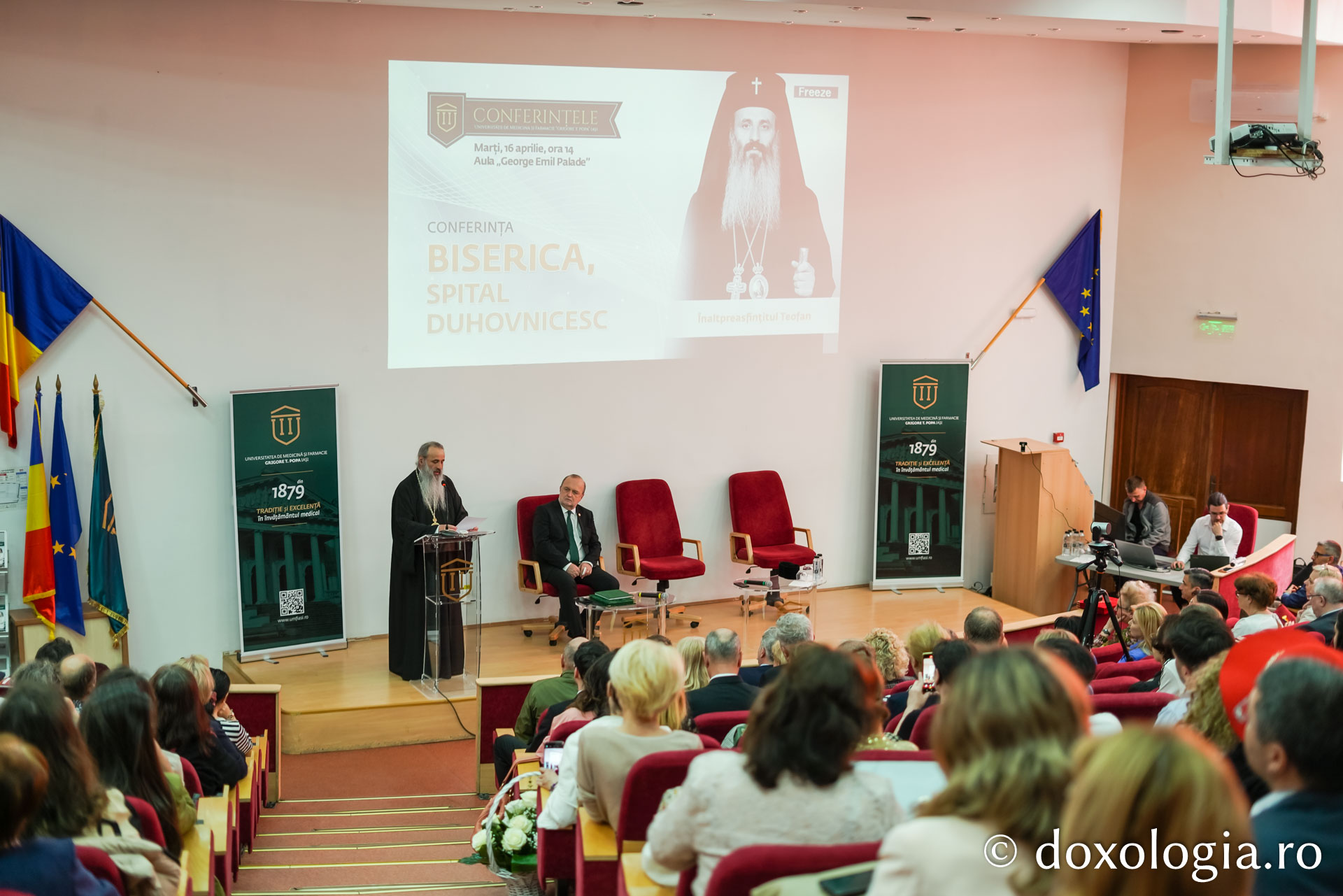 IPS Teofan a susțitut o conferiță la UMF Iași. Tema întâlnirii Biserica, spital duhovnicesc