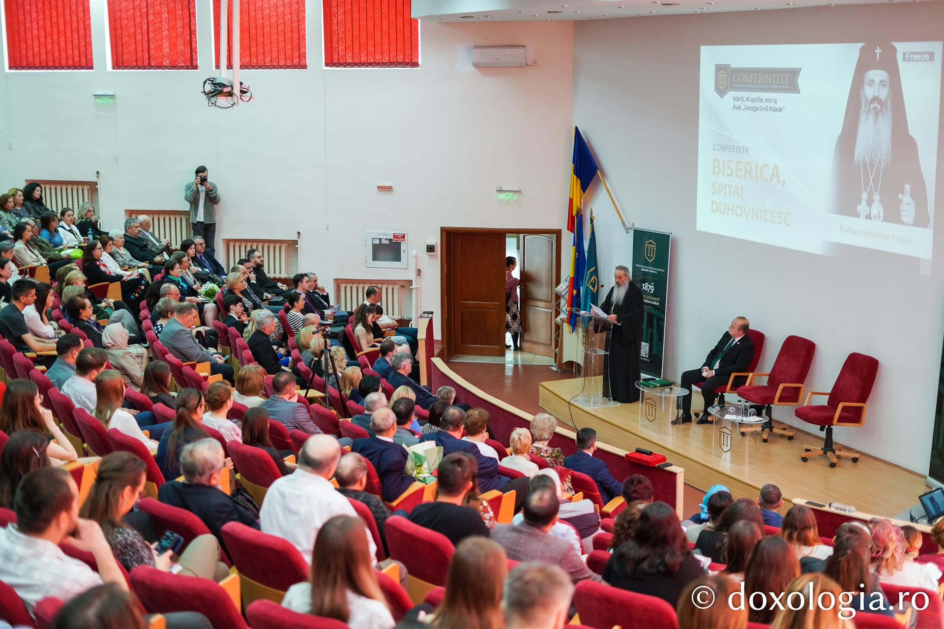 IPS Teofan a susțitut o conferiță la UMF Iași. Tema întâlnirii Biserica, spital duhovnicesc