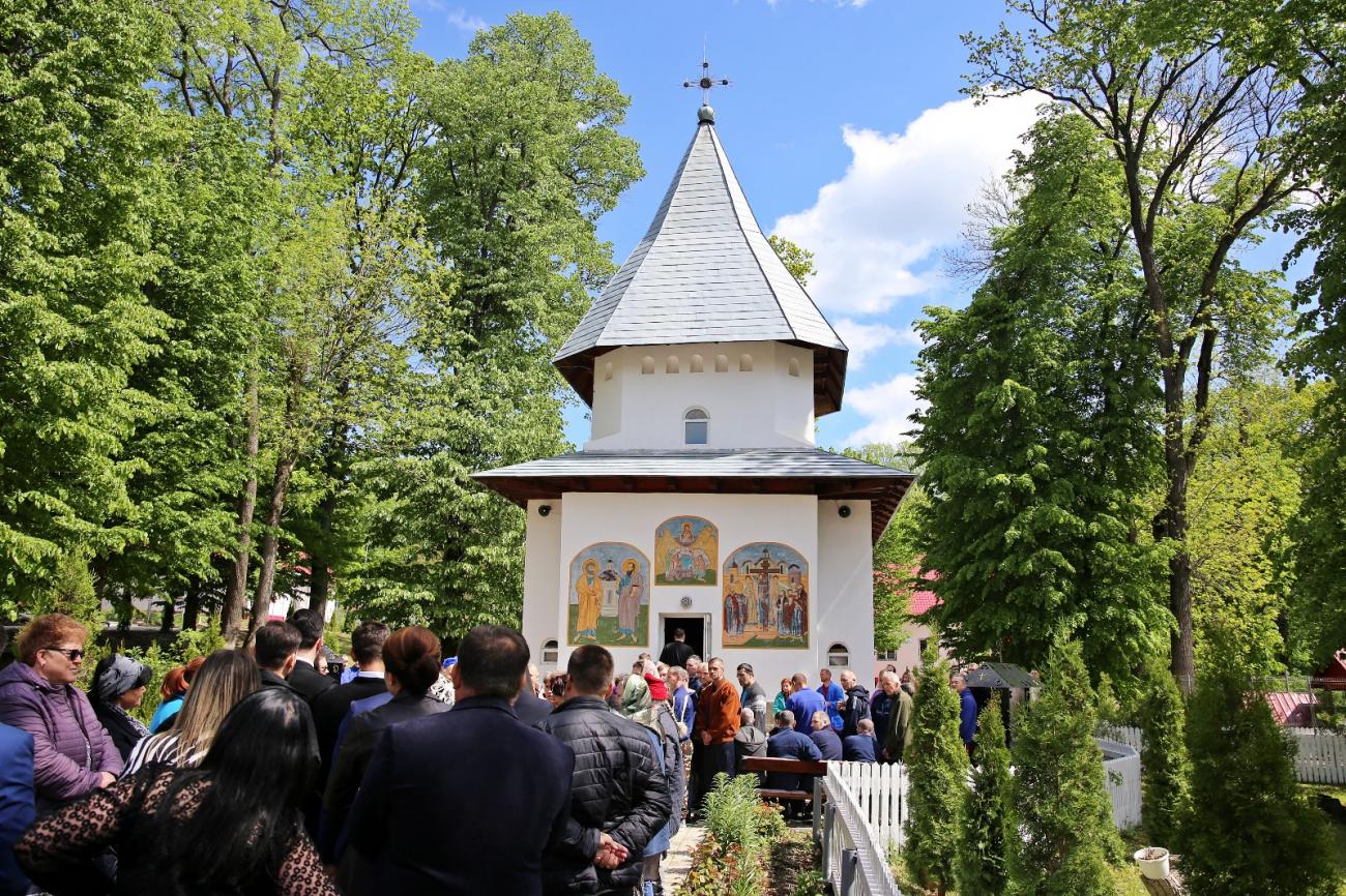 (Video) Slujbă arhierească la Biserica Spitalului de Psihiatrie Pădureni-Grajduri