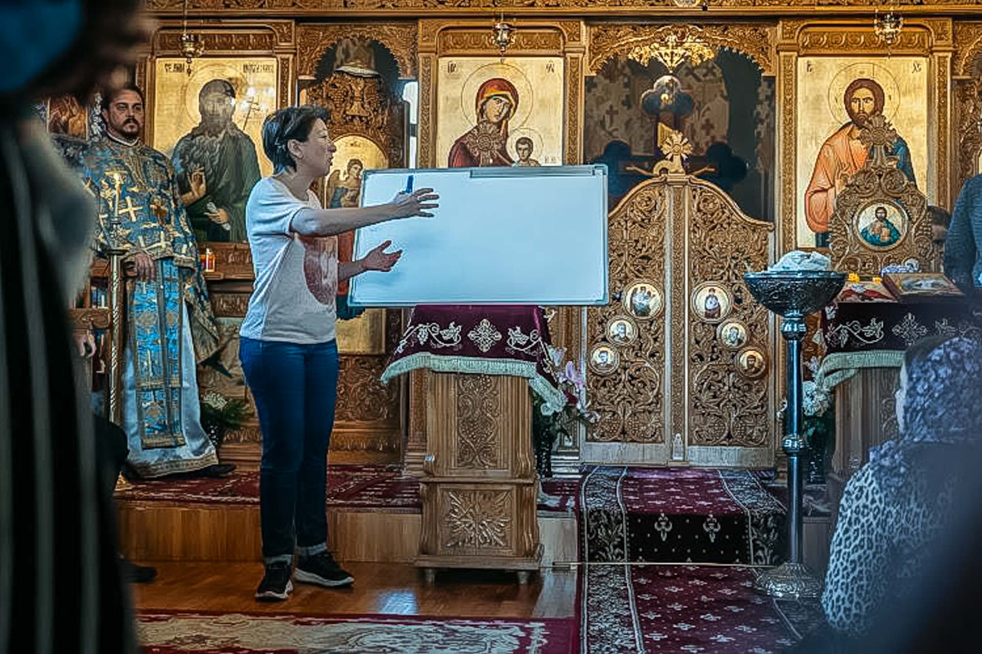 Liturghie misionară și activitate de prevenție a adicțiilor în Parohia „Nașterea Maicii Domnului” -Curături