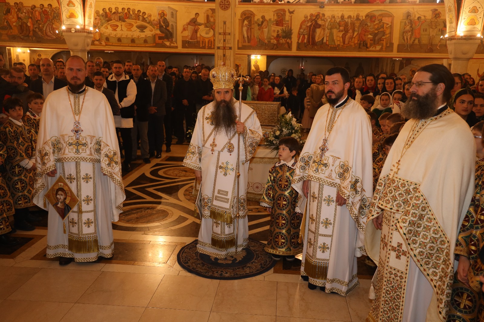 Moaștele Sfintei Mironosiţe Maria Magdalena au ajuns în Parohia „Sfinţii Trei Ierarhi” din La Courneuve, Paris