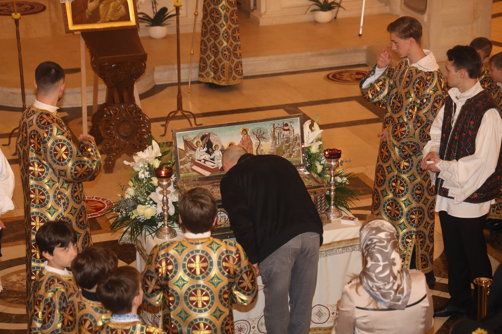 Moaștele Sfintei Mironosiţe Maria Magdalena au ajuns în Parohia „Sfinţii Trei Ierarhi” din La Courneuve, Paris