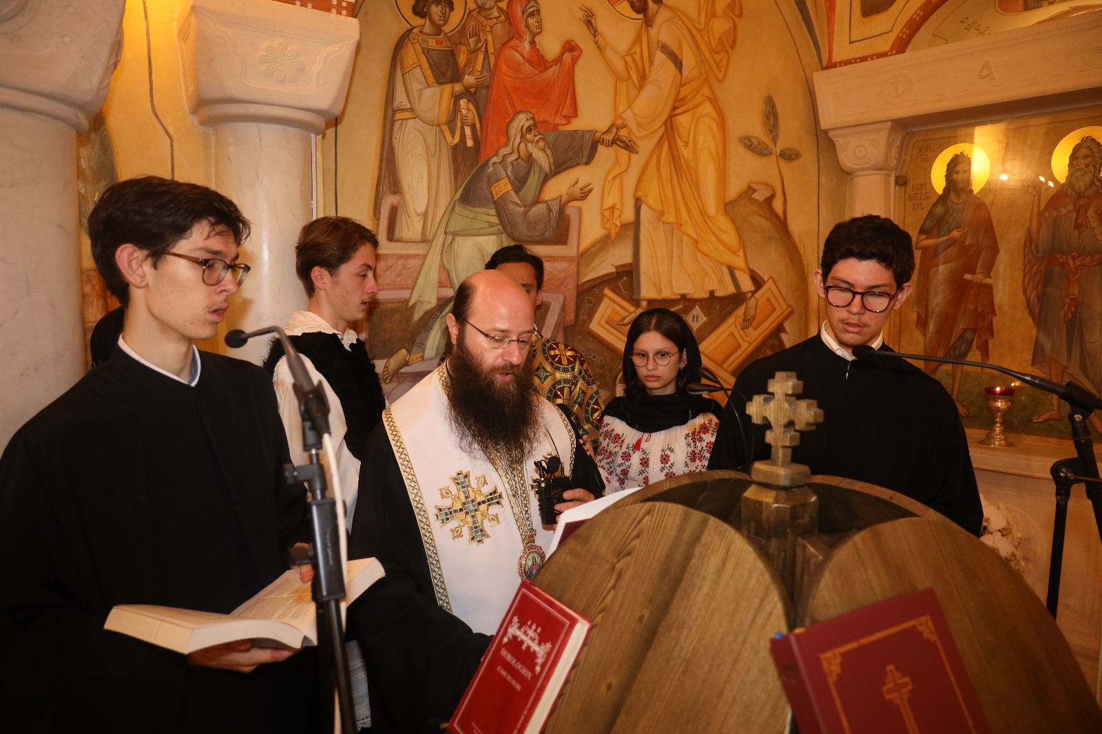 Moaștele Sfintei Mironosiţe Maria Magdalena au ajuns în Parohia „Sfinţii Trei Ierarhi” din La Courneuve, Paris