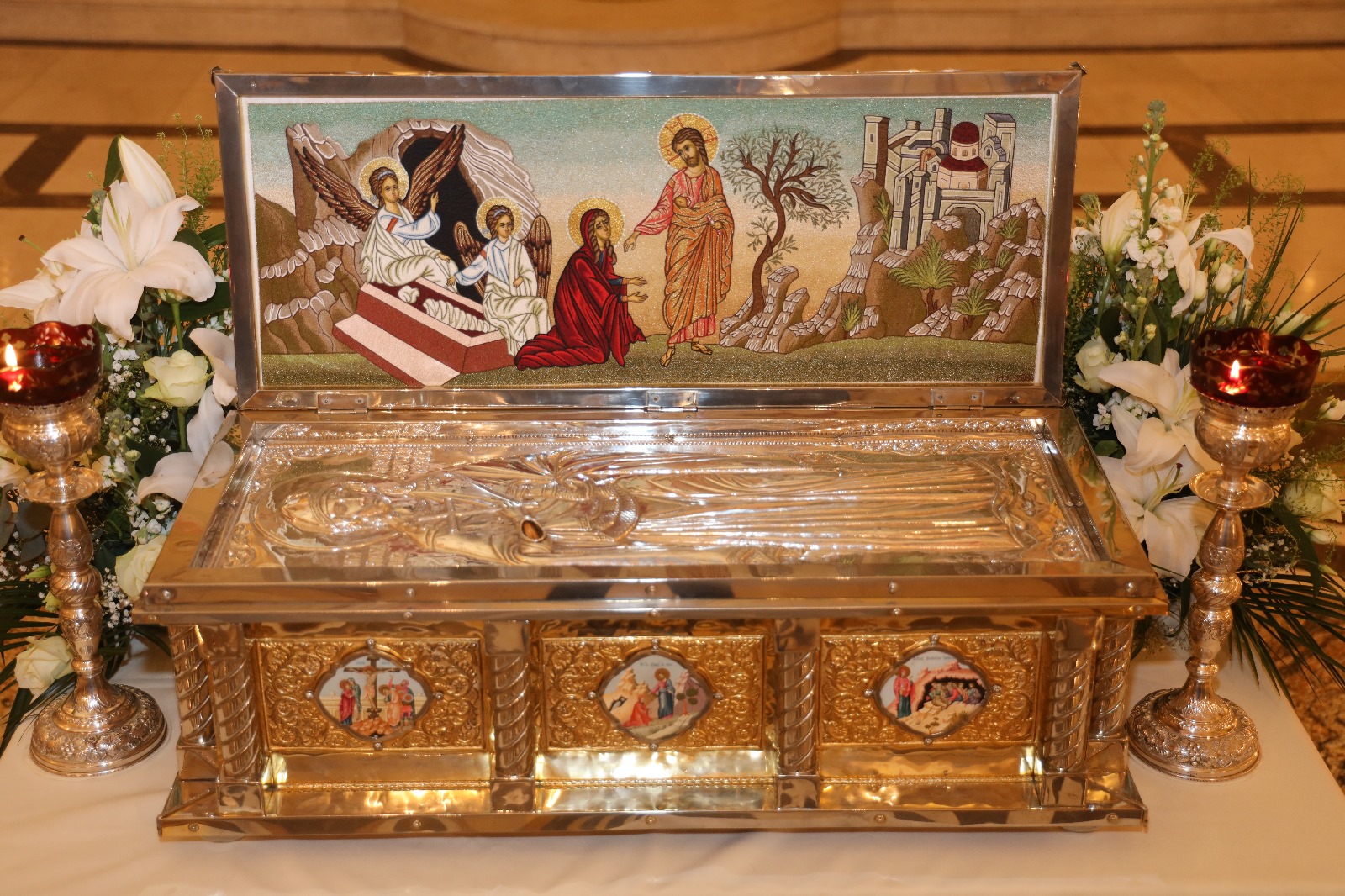 Moaștele Sfintei Mironosiţe Maria Magdalena au ajuns în Parohia „Sfinţii Trei Ierarhi” din La Courneuve, Paris