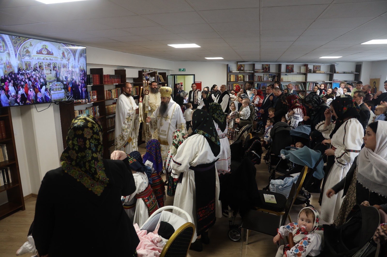 Moaștele Sfintei Mironosiţe Maria Magdalena au ajuns în Parohia „Sfinţii Trei Ierarhi” din La Courneuve, Paris