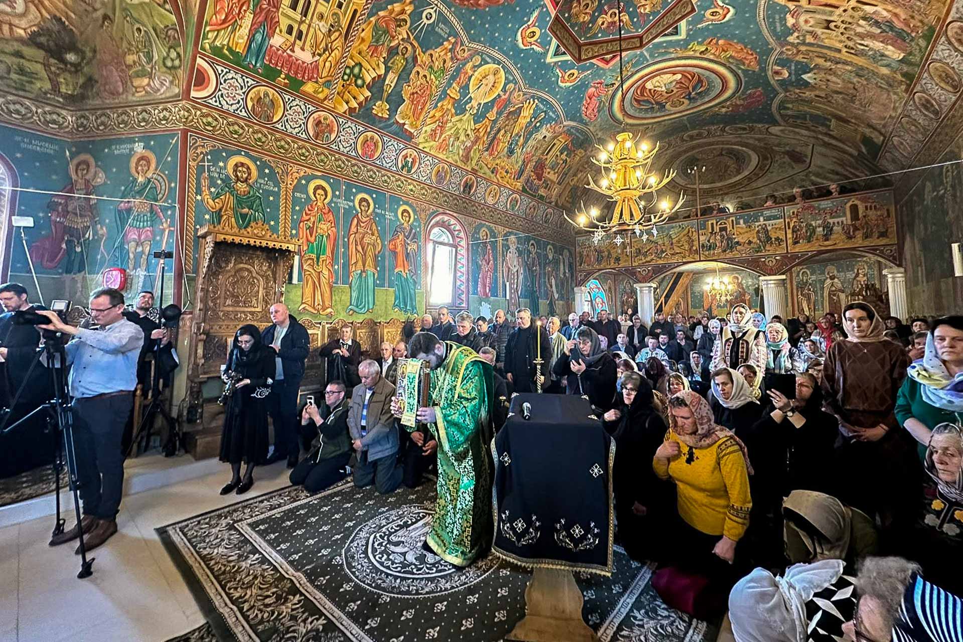 Slujire arhierească la Mănăstirea Bogdănești, Suceava