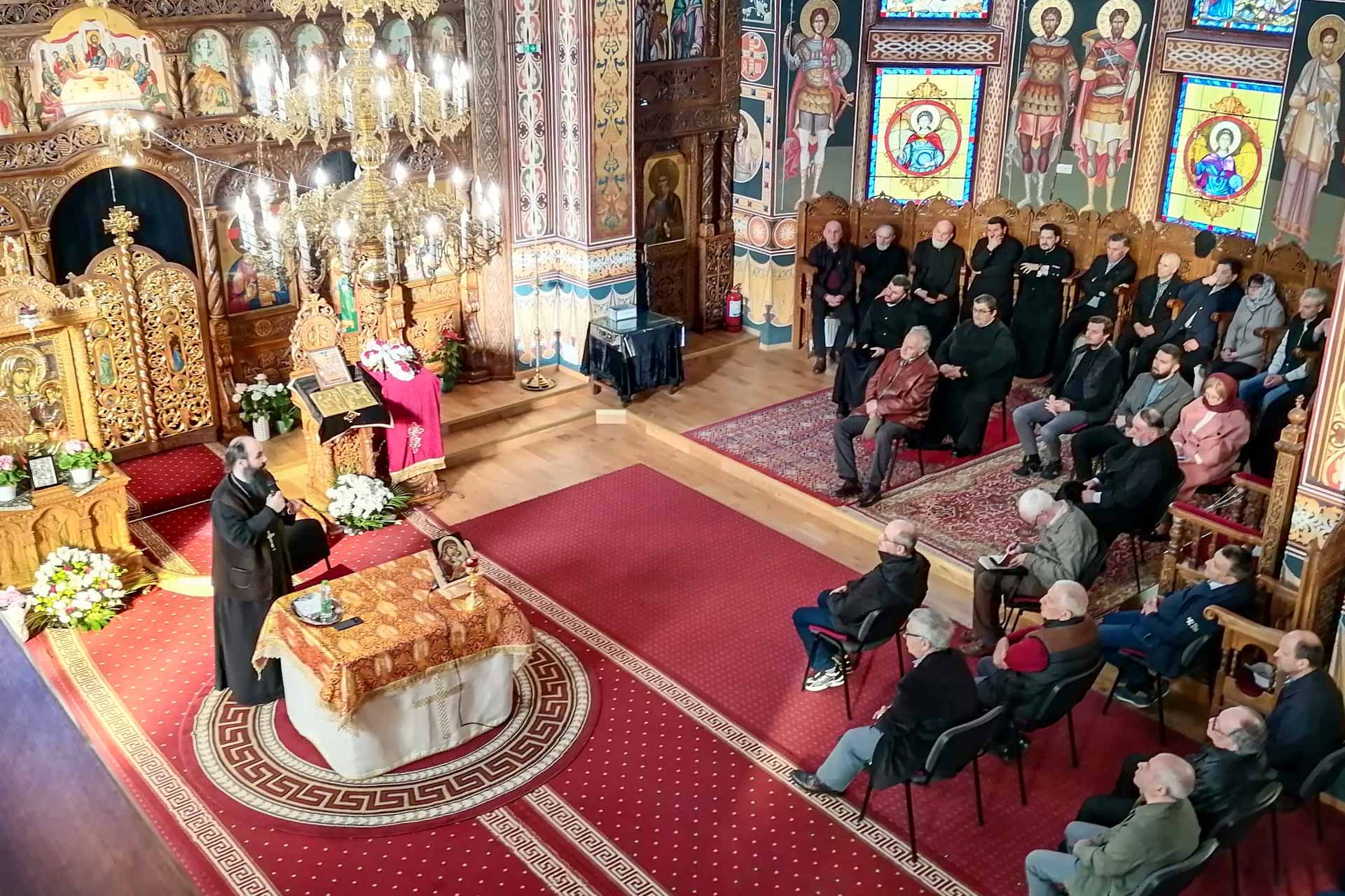 Seară duhovnicească dedicată duminicii Sfintei Cruci, la Parohia Precista 2 din Piatra Neamț