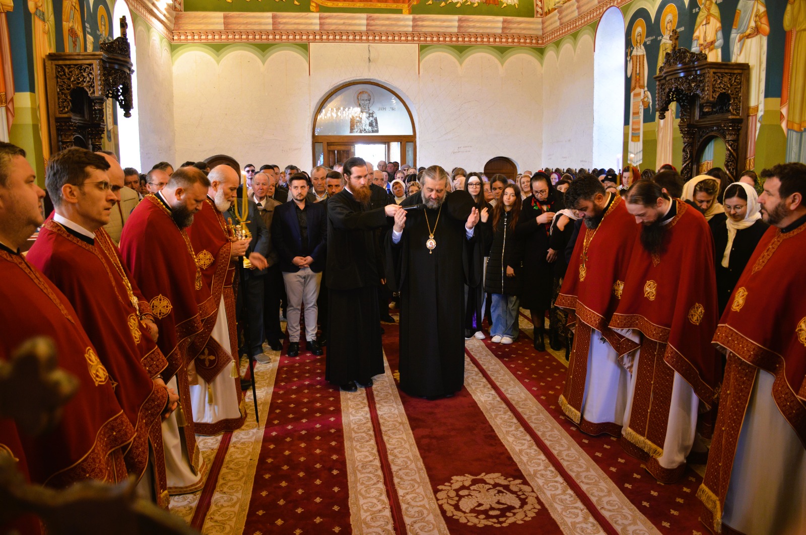 PS Nichifor Botoșăneanul, la Parohia „Sfântul Ierarh Nicolae” Vlădiceni, județul Neamț