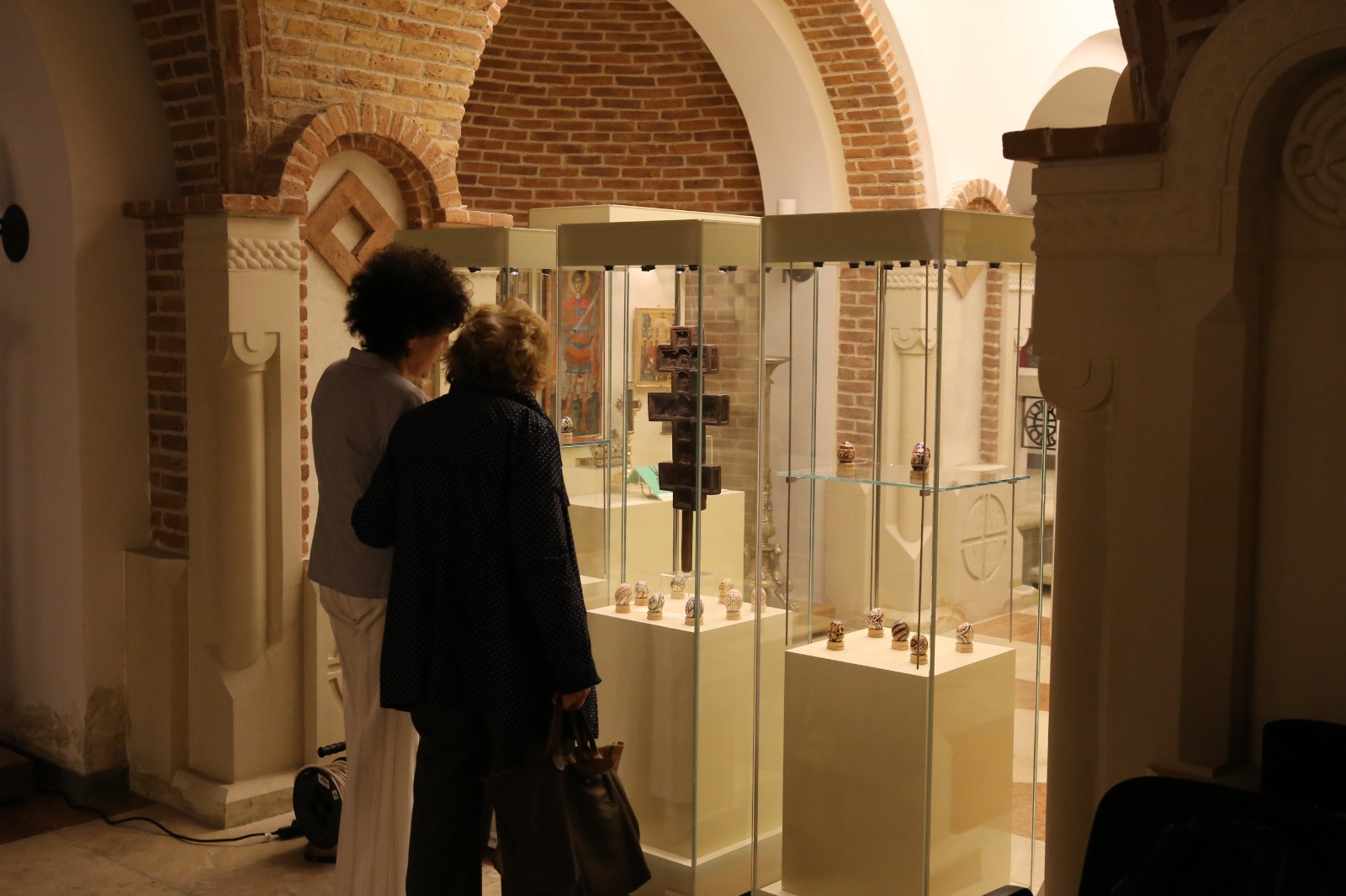 O expoziție dedicată Pătimirilor și Învierii Domnului, vernisată ieri la Muzeul Mitropolitan