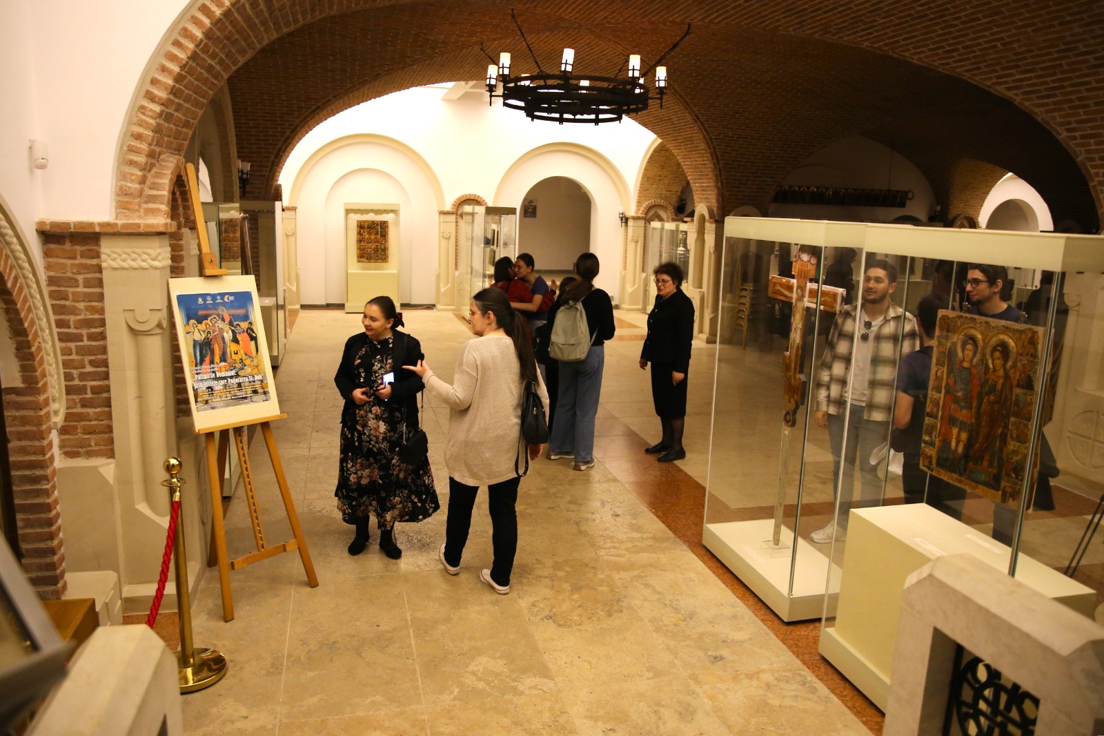 O expoziție dedicată Pătimirilor și Învierii Domnului, vernisată ieri la Muzeul Mitropolitan