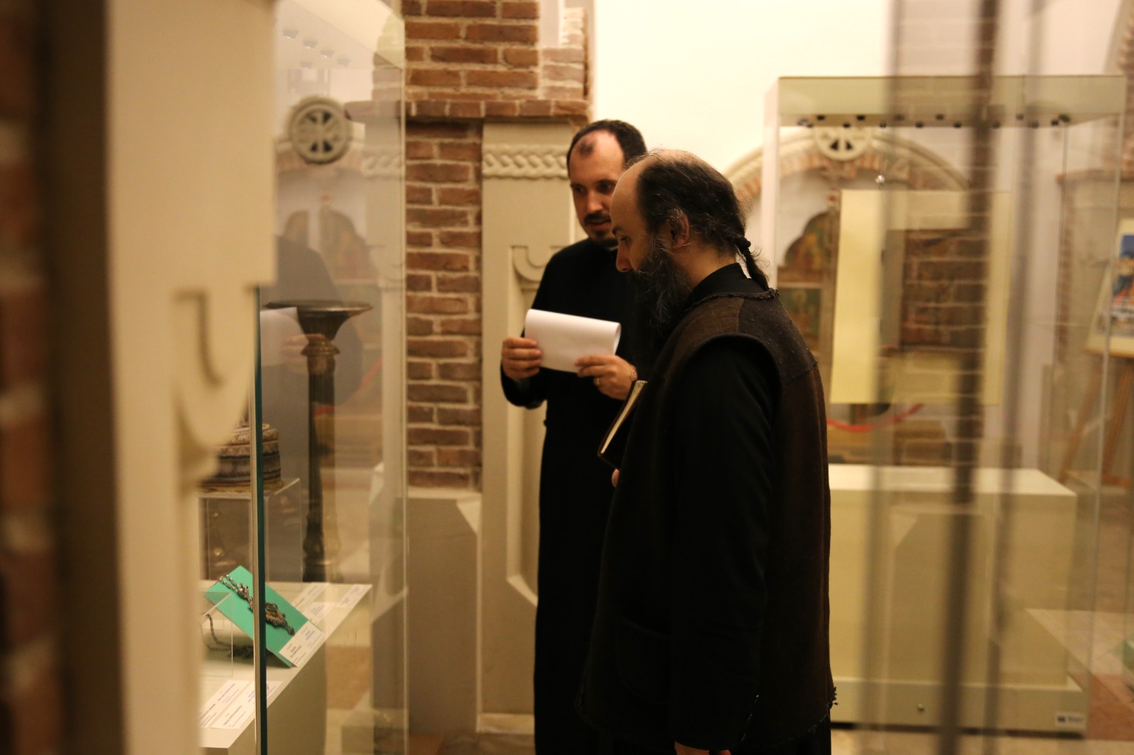 O expoziție dedicată Pătimirilor și Învierii Domnului, vernisată ieri la Muzeul Mitropolitan