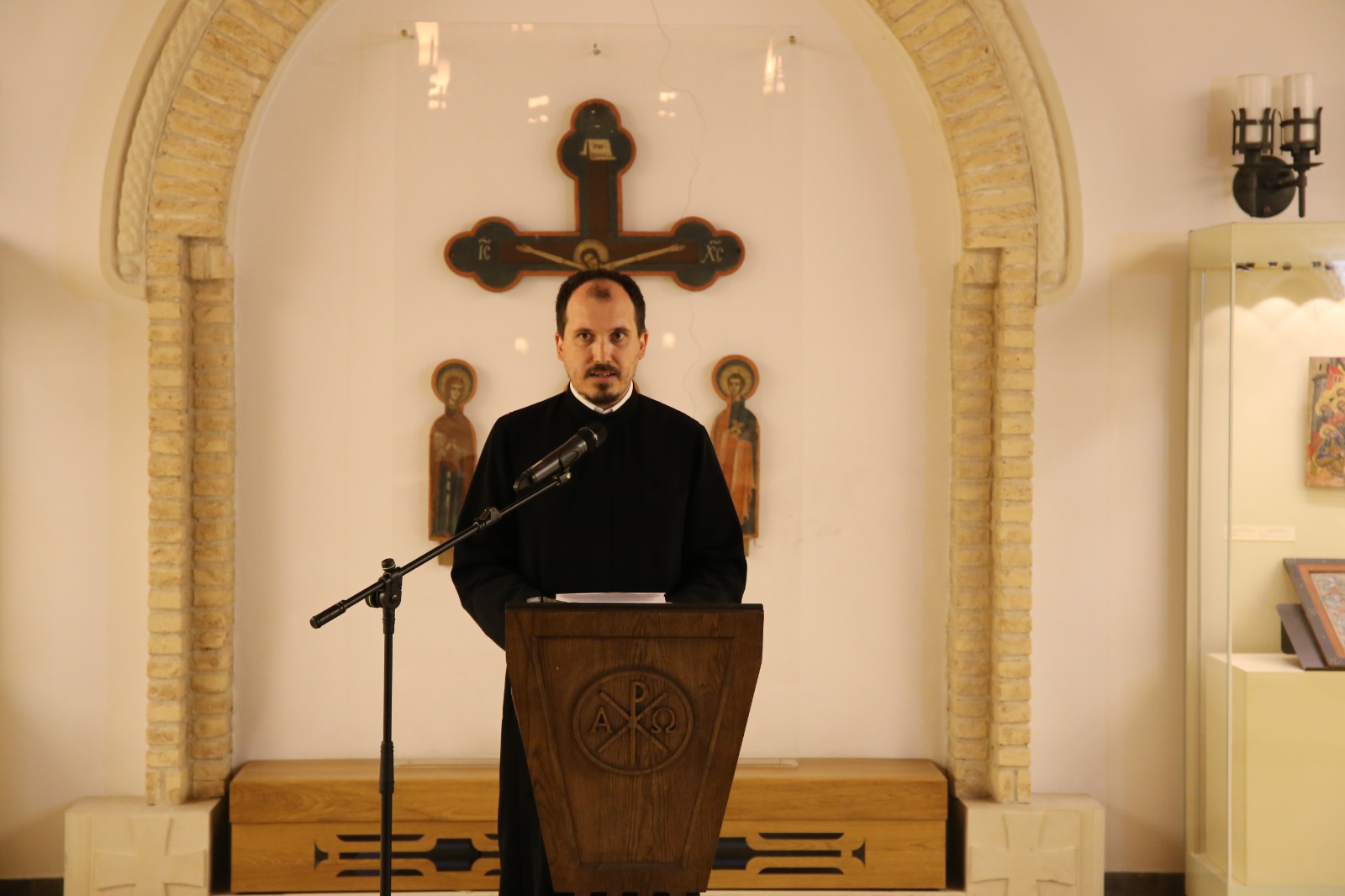 O expoziție dedicată Pătimirilor și Învierii Domnului, vernisată ieri la Muzeul Mitropolitan