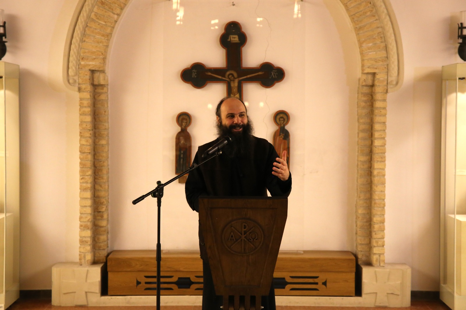 O expoziție dedicată Pătimirilor și Învierii Domnului, vernisată ieri la Muzeul Mitropolitan