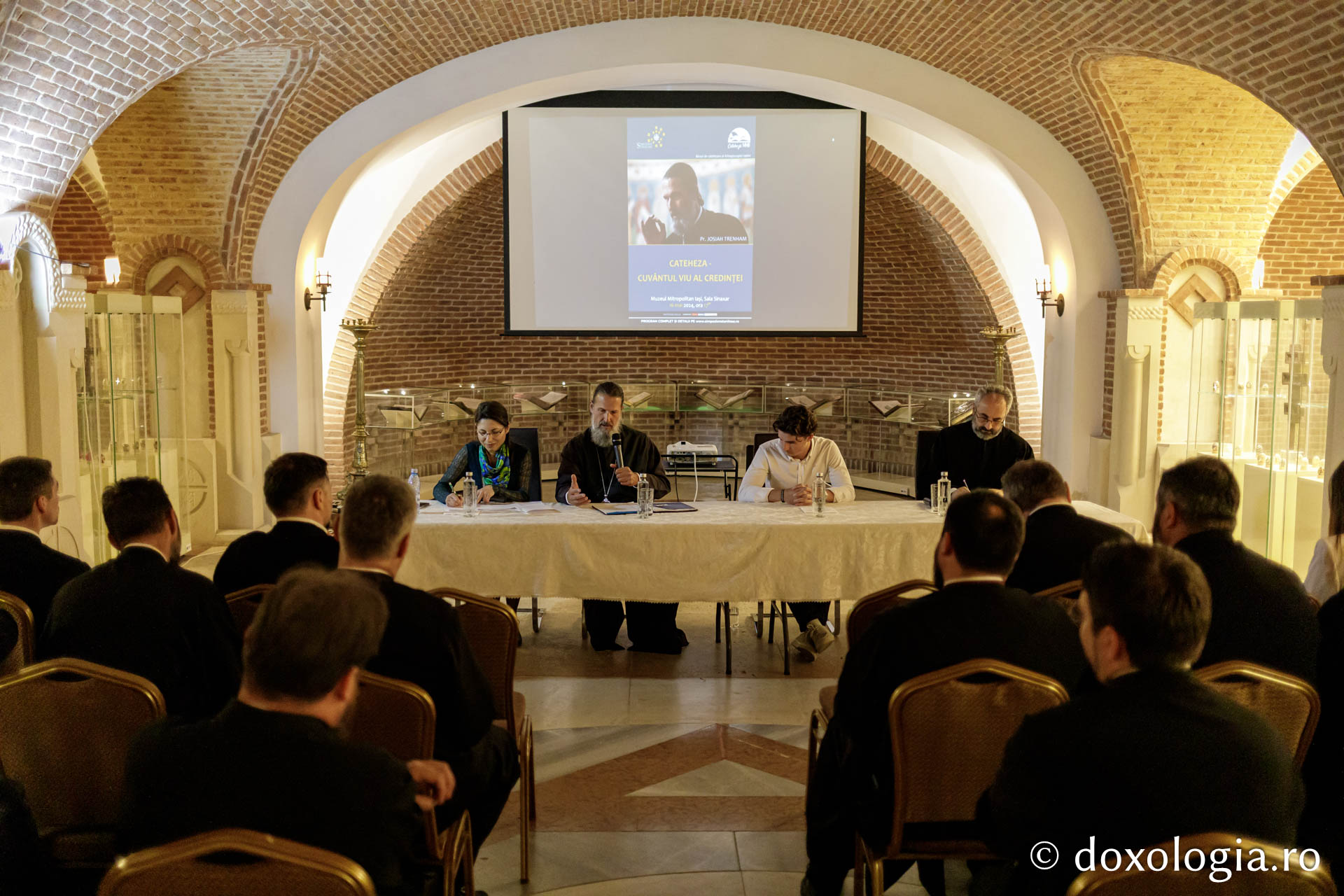 „Cateheza – Cuvântul viu al credinţei”, la Muzeul Mitropolitan