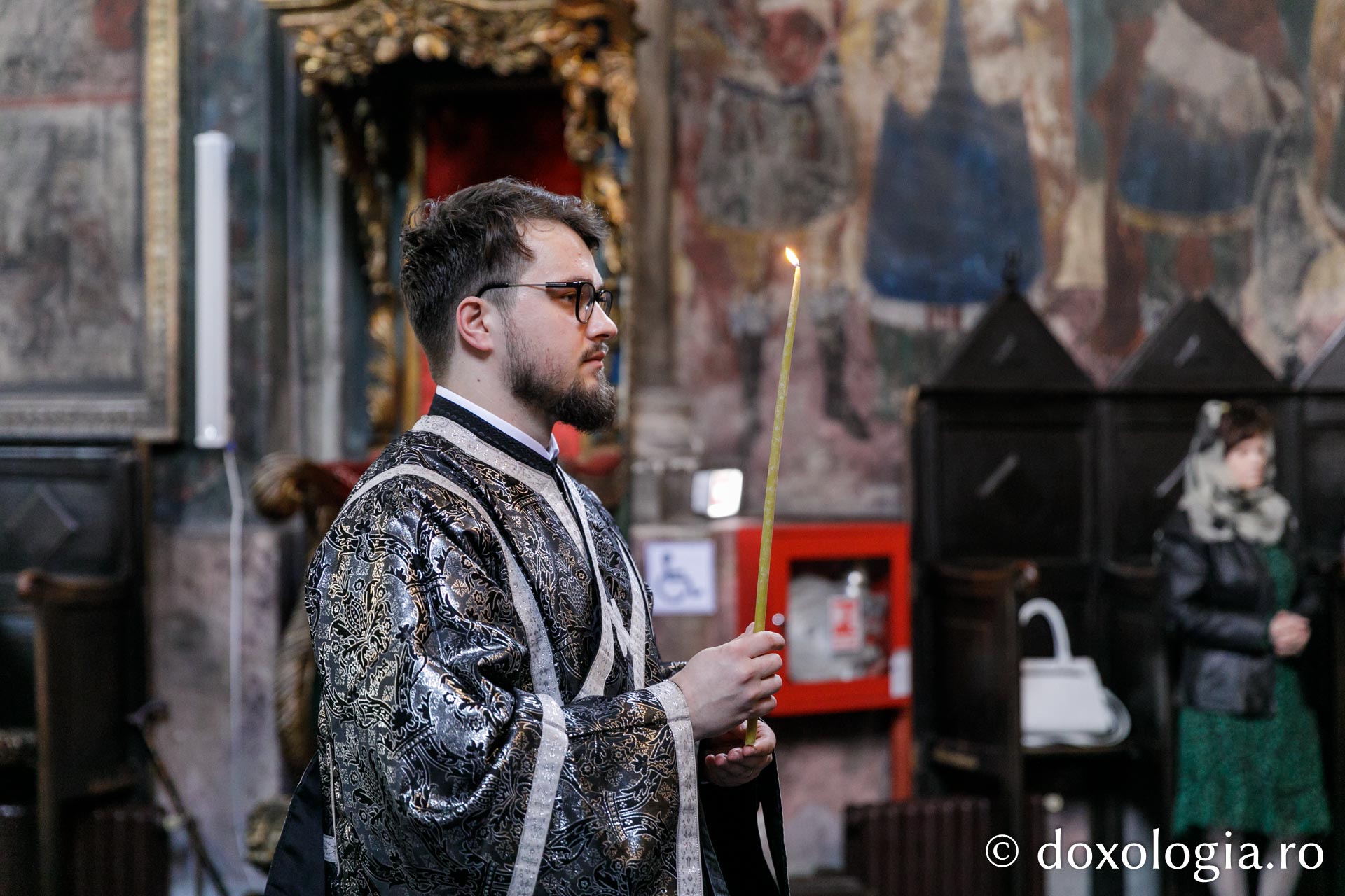 Denia celor 12 evanghelii la Mănăstirea Frumoasa din Iași