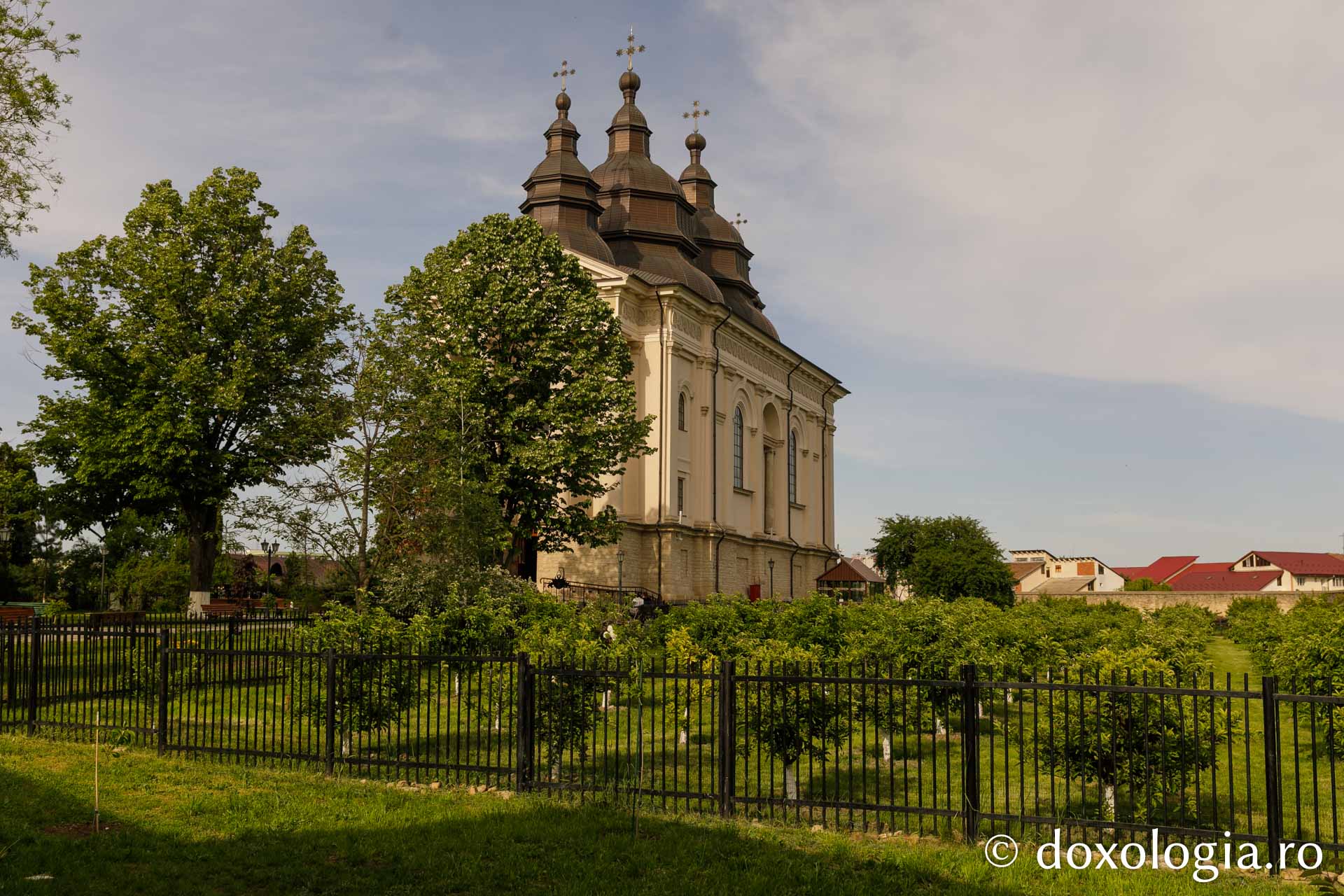 Denia celor 12 evanghelii la Mănăstirea Frumoasa din Iași