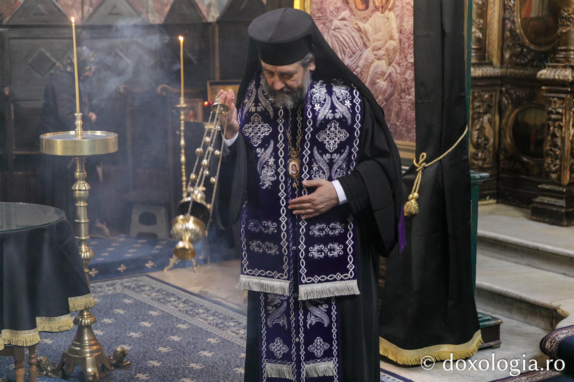 Denia celor 12 evanghelii la Mănăstirea Frumoasa din Iași