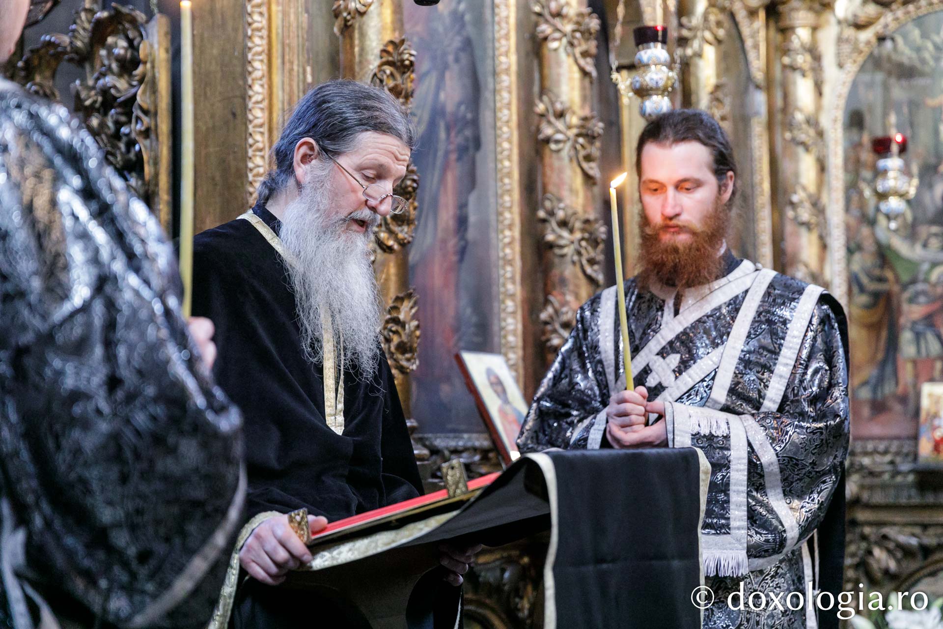 Denia celor 12 evanghelii la Mănăstirea Frumoasa din Iași