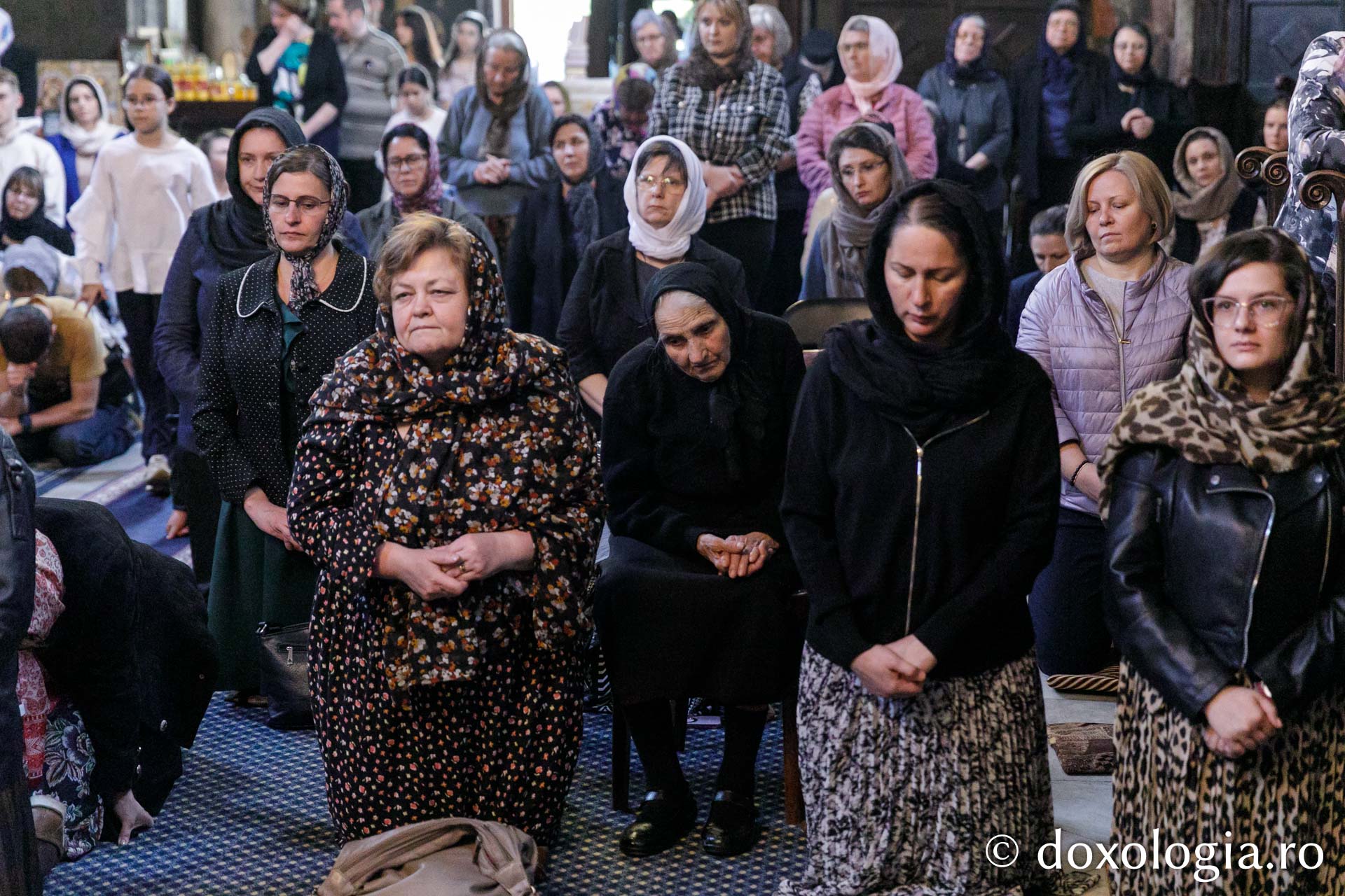 Denia celor 12 evanghelii la Mănăstirea Frumoasa din Iași