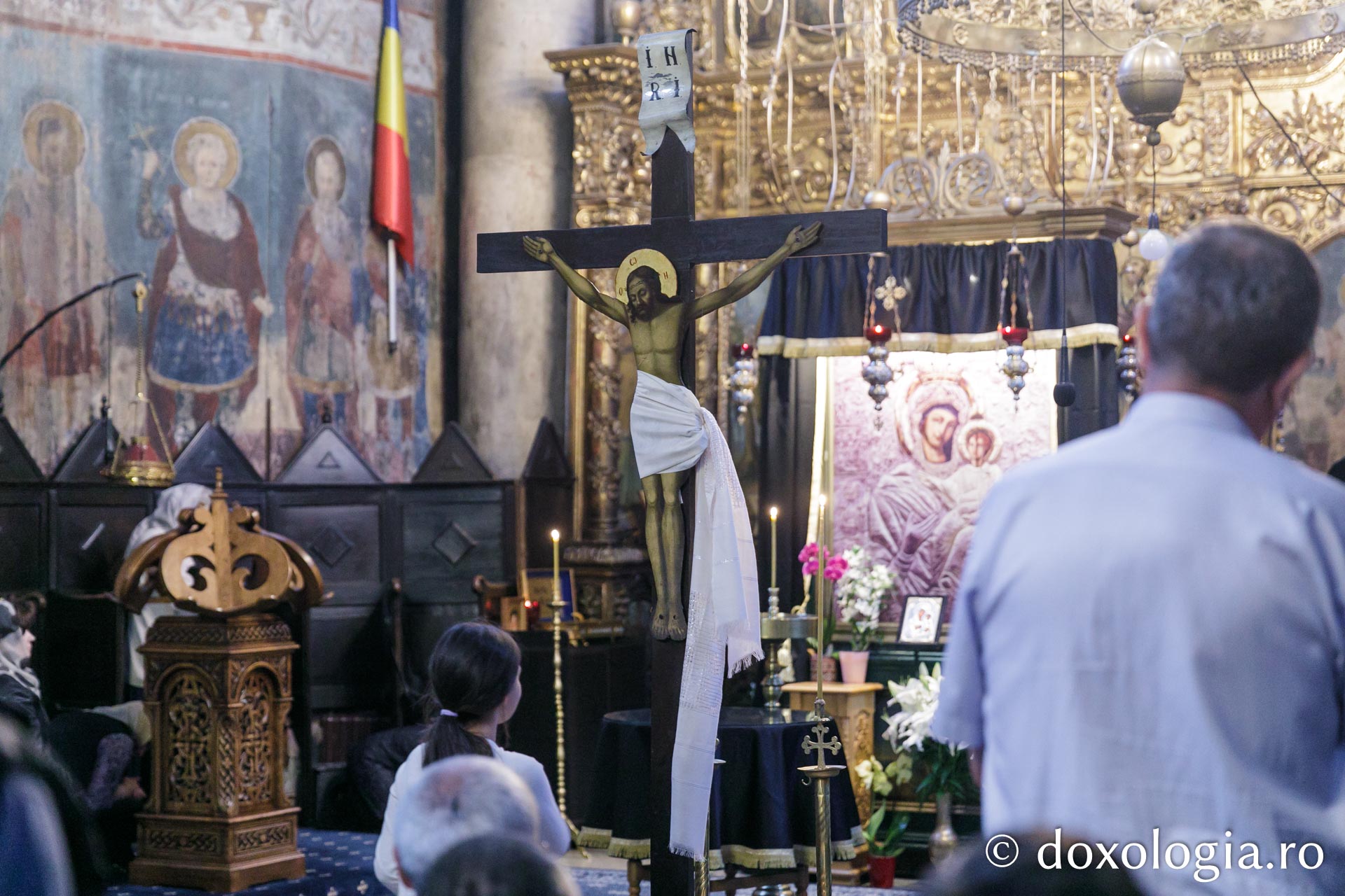 Denia celor 12 evanghelii la Mănăstirea Frumoasa din Iași